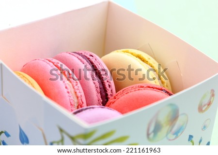 Sweet and colourful french macaroons 