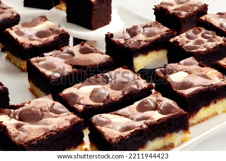 picture of brownies, a sweet and sugary baked food, yummy high calorie snack