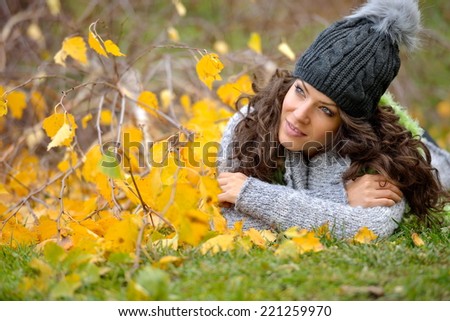 young smiling woman outdoor in autumn