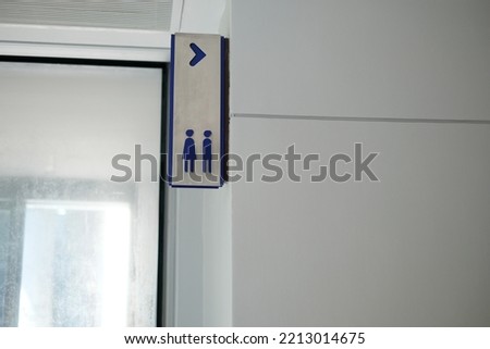 Signposts to the women's and men's restrooms.