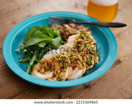 Chicken breast cooked at low temperature and served with chives and peanut sauce