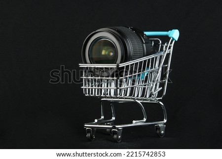 Photographic lens on supermarket cart