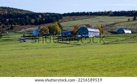 A farm in the beautiful Quebec fall colors