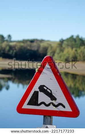 water hazard warning sign for motor vehicles