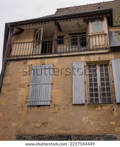 buildings in Sarlat-la-Caneda, a beautifully preserved 14th century medieval town in Dordogne, France