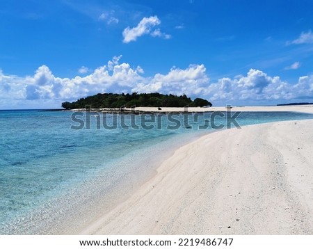 Beautiful beach with turquoise water, blue sky, clear water and white sand.
