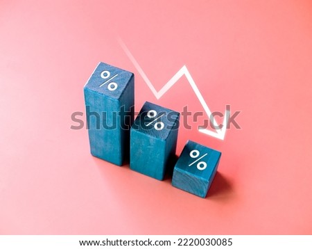 Falling down arrow with percentage icon on blue wood blocks, 3d bar graph chart steps on red background, business crash, inflation, market decrease, down trends, economic crisis concepts, minimalist.