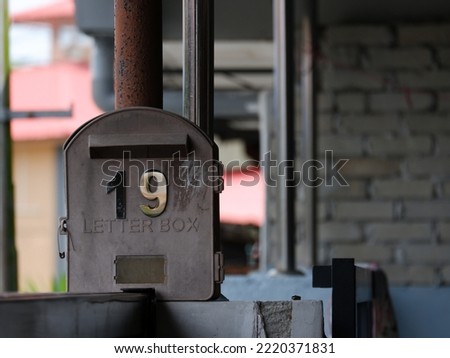 An image of a home mailbox.