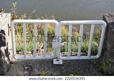 tiny gate at the Mosel