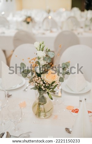wedding table setting. Beautiful little flowers as table decorations for weddings in Germany. Subtle flowers for weddings