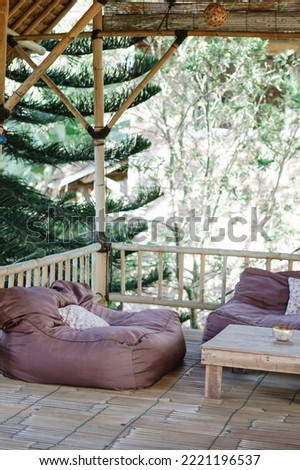 The atmosphere of the house is cool, surrounded by many trees and the atmosphere of the room is cozy