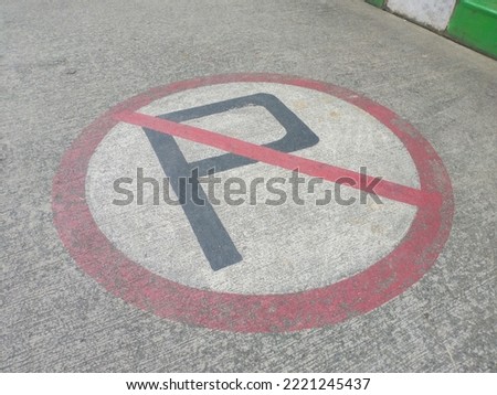 no parking symbol on the road