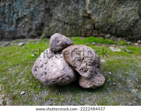 arranged stones that are photographed from the front