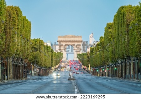 The Arc de Triomphe seen across des Champs-Élysées avenue in Paris, Francja Royalty-Free Stock Photo #2223169295