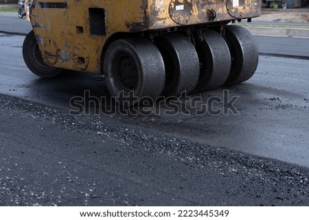 reduce asphalt roller crusher on road