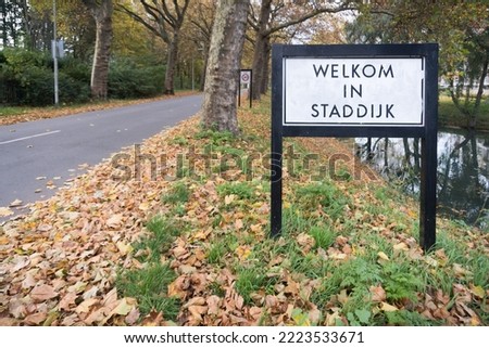 Location sign for Neighborhood Staddijk in Nijmegen Dukenburg, Netherlands with text "Welcome in Staddijk" in autumn