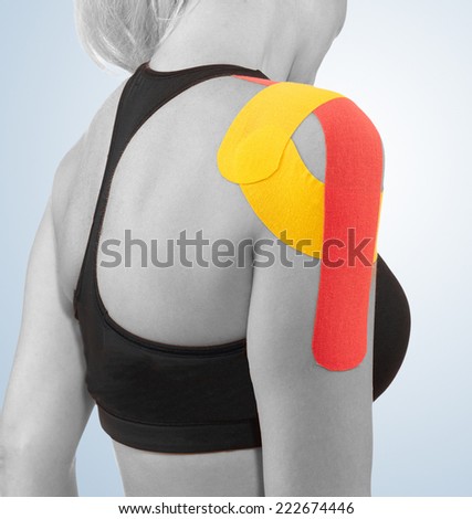 Physiotherapy treatment with therapeutic tape for shoulder pain, aches and tension. It is also used for prevention and treatment in competitive sports.