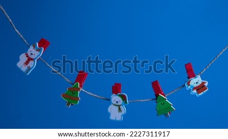 Rope with xmas tree and teddies.