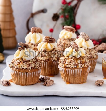 Candied pecan spiced cupcakes with cream cheese frosting and caramel, fdessert idea for Christmas
