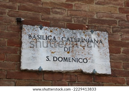 Italy: Road signal (Basilica Cateriniana of Saint Domenico).