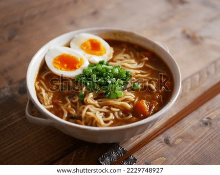 A dish in which noodles are soaked in a soup with curry in the broth. Curry Ramen