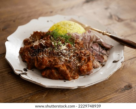Curry with beef steak on top