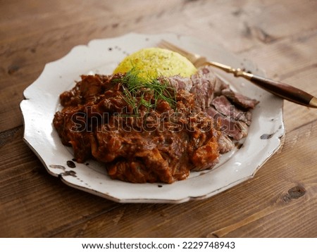 Curry with beef steak on top