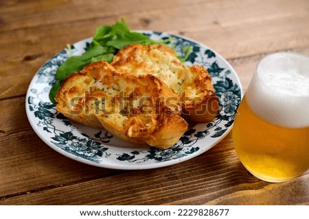 Garlic cheese toast and beer