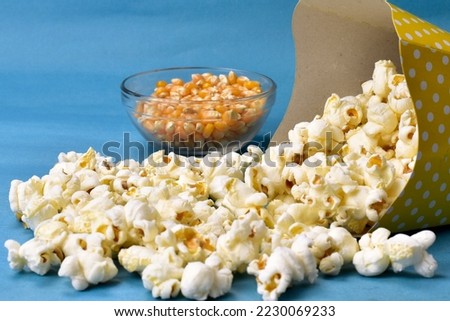 happy food popcorn fallen on the table