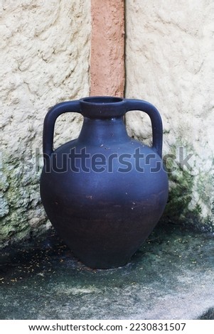 Old jars or jugs are dark brown, round in shape, expanding at the corners.