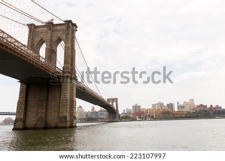 brooklyn bridge in new york city