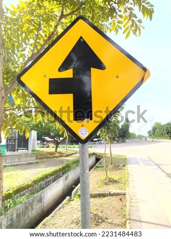 Road merge sign, traffic sign photo