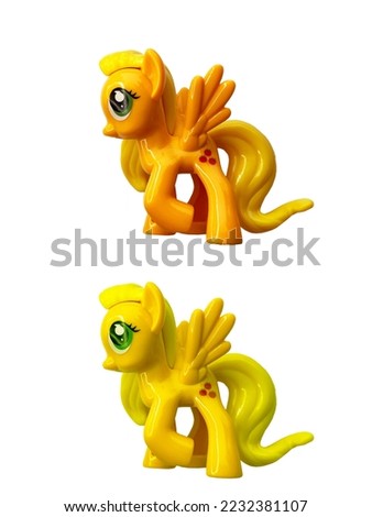 set of little ponies yellow and orange colors