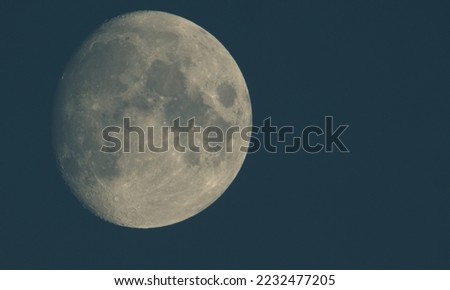 Photograph of Moon in the full moon lunar phase.