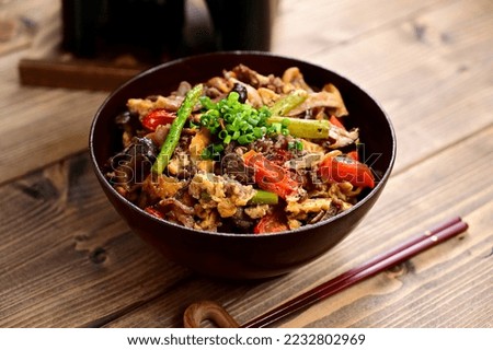 Beef and tomato on rice with egg