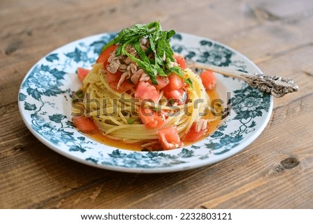 Japanese chilled pasta with tuna, tomato and Japanese pepper 