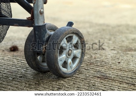wheels on the baby stroller