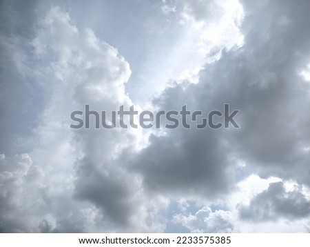 the sky with beautiful white clouds during the day
