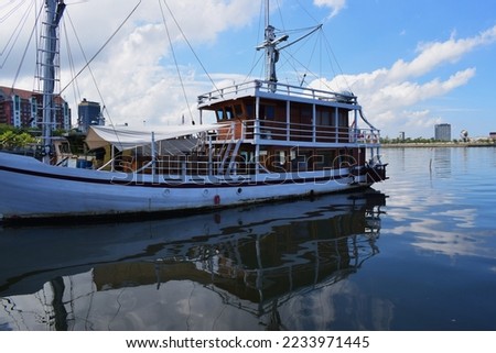 Indonesian traditional Phinisi ship. Pinisi or phinisi is a traditional two-masted Indonesian sailing ship. These boats are made to sail the waters of the Indonesian archipelago