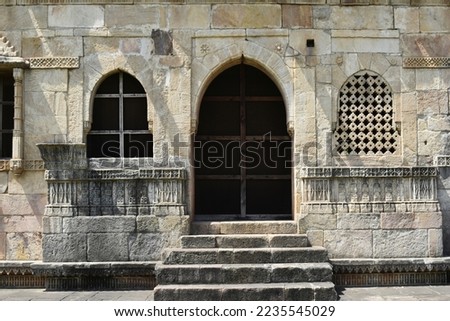 Shaher ki Masjid, front right entrance, windows, stairs, Islamic religious architecture, built by Sultan Mahmud Begada 15th - 16th century. A UNESCO World Heritage Site, Gujarat, Champaner, India