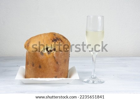 chocolate panettone and champagne bowl on the table