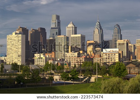Daytime shot of Philadelphia skyline