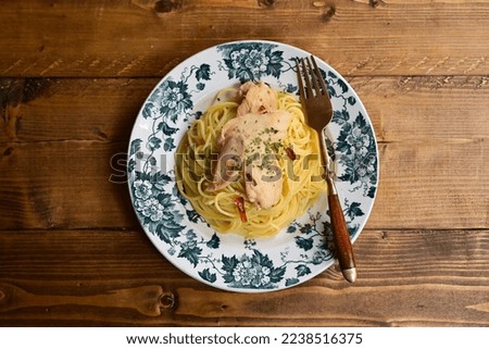 Pasta with chicken breast, chili and garlic