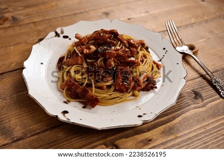 Pasta with porcini and dried tomatoes