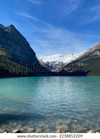 A picture of a lake at the foot of a hill