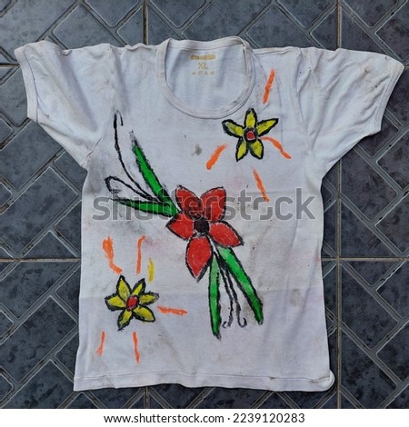 kindergarten children learn to draw and color on t-shirts