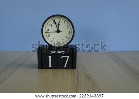 alarm clock with calendar cube date 17 January