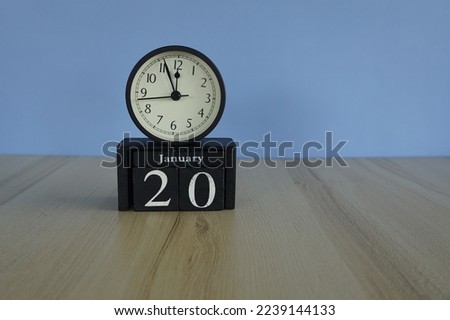 alarm clock with calendar cube date 20 January