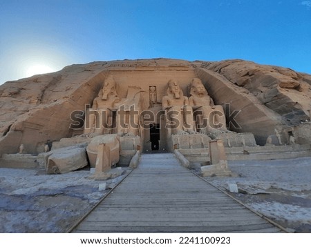 a Picture showing an ancient Egyptian temple called Abu Simbel