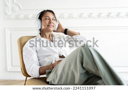 A woman in a white shirt listens to an audiobook and music with wireless headphones. A freelancer listens to a podcast about education.